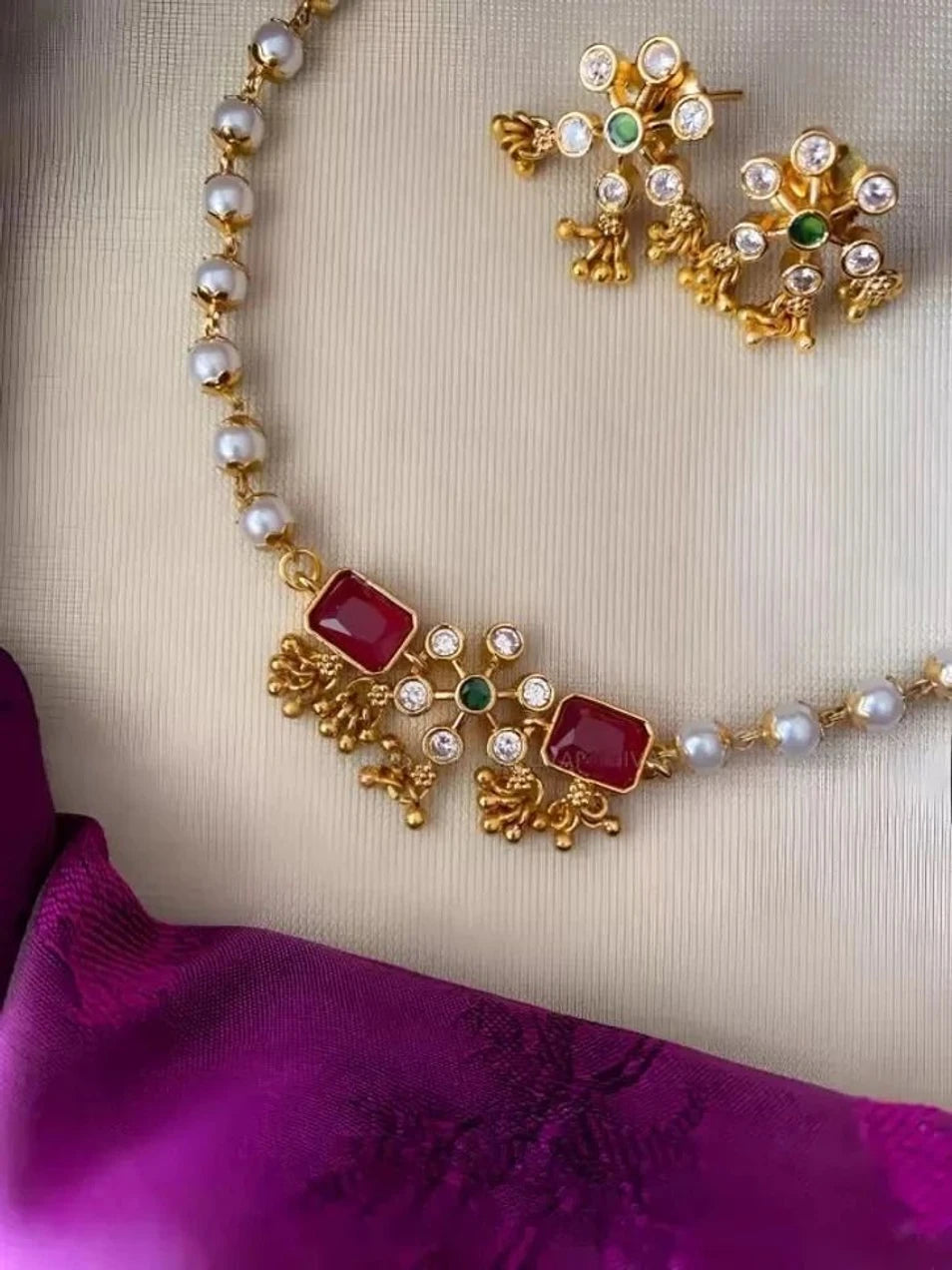Ubricoon Brass Gold-plated Gold, Green, Maroon Jewel Set (Pack of 1)